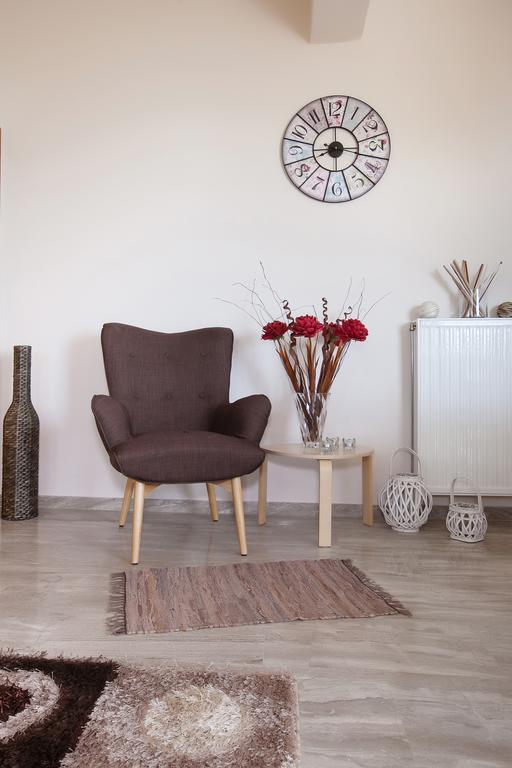 Petra Thea Apartment Kalamata Ngoại thất bức ảnh