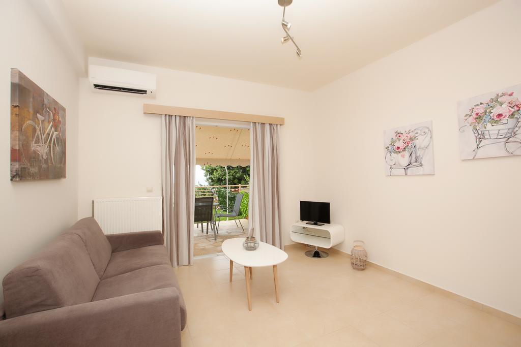 Petra Thea Apartment Kalamata Ngoại thất bức ảnh